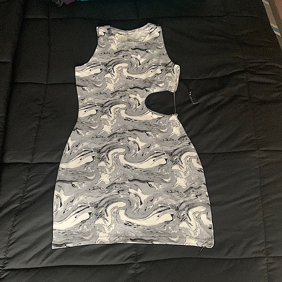 A Marble like Dress - Picture 2 of 3